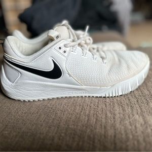Nike volleyball shoes size 9 women’s
